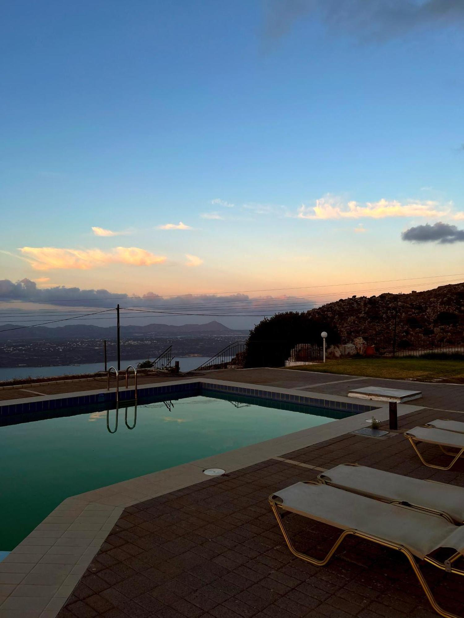 Panos Village Malaxa Luaran gambar