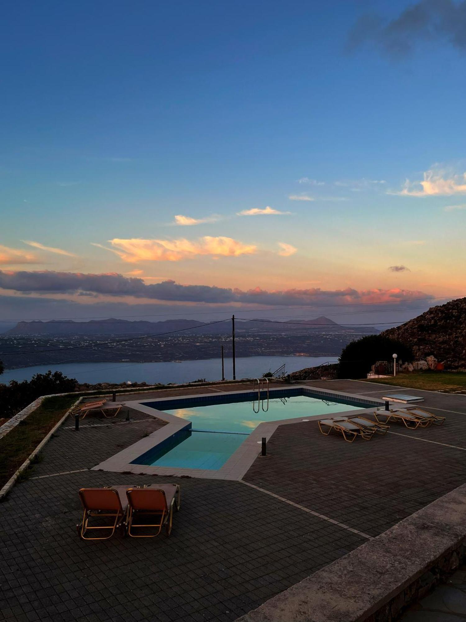 Panos Village Malaxa Luaran gambar