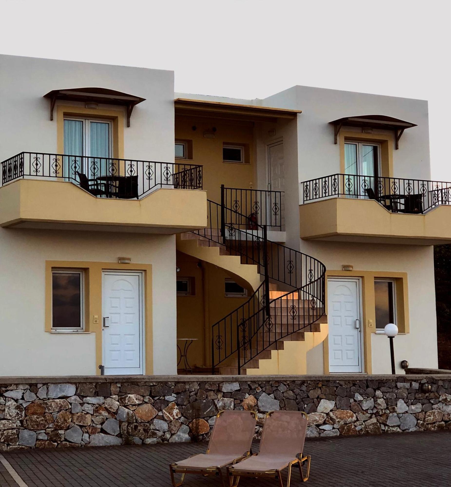 Panos Village Malaxa Luaran gambar